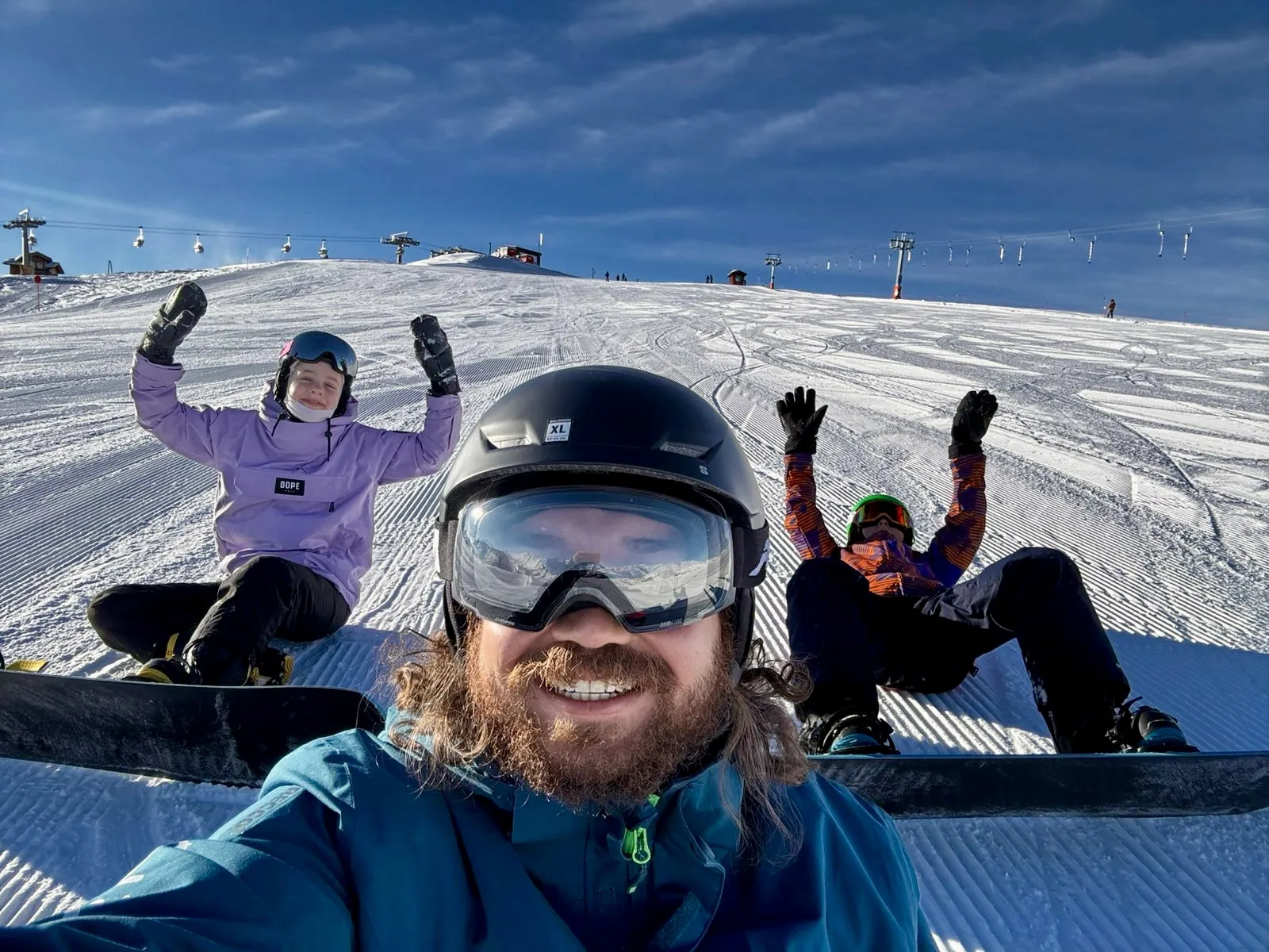 Narty czy snowboard — co wybrać na start? Poradnik dla początkujących